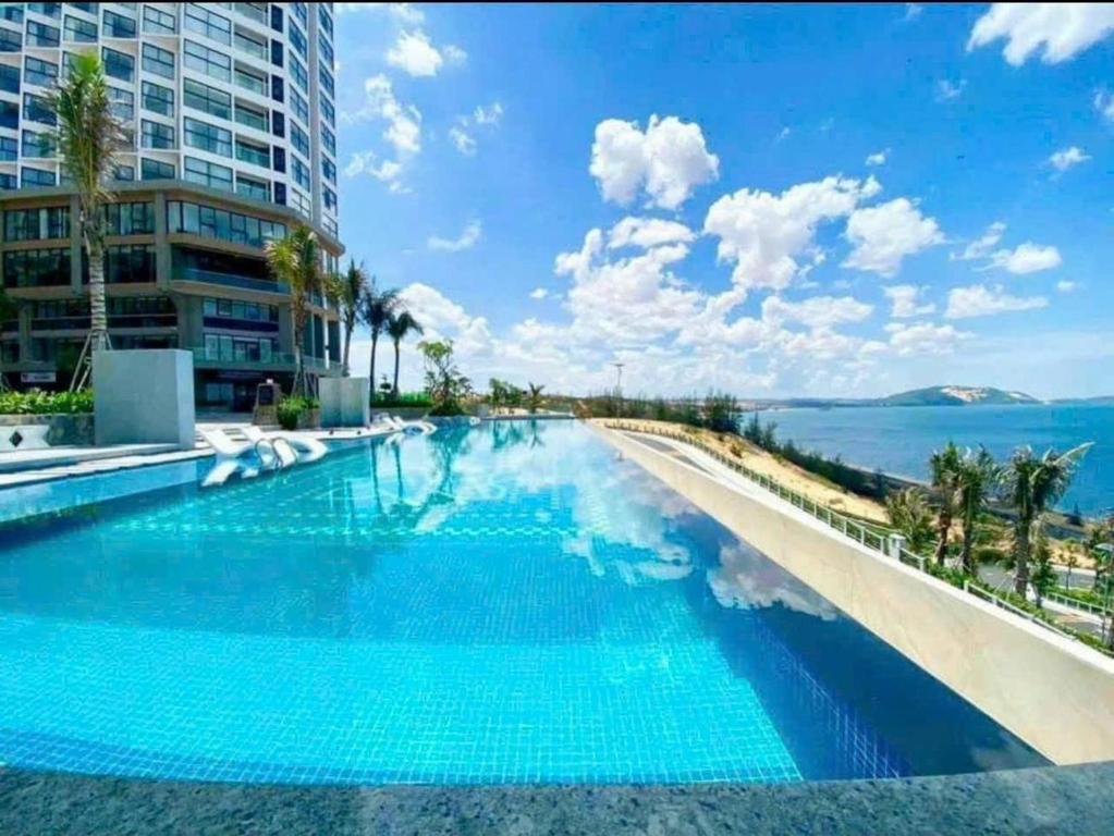 Hồ bơi tại APEC MANDALA Cham Bay - Toursim Mũi Né
