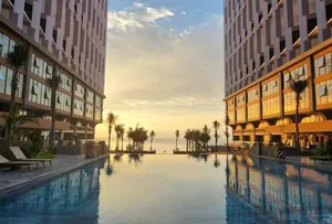 Hồ bơi tại Apec Mũi Né gần biển