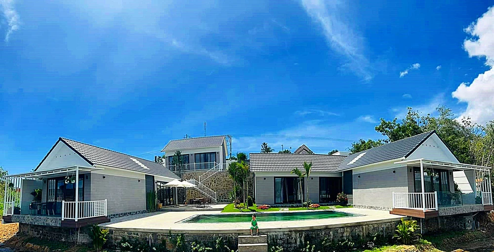 Phòng nghỉ và khu sinh hoạt tại Moon Lake Villa Homestay