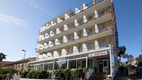 Review La Marina Hotel Mũi Né: Giá, Vị Trí, Tiện Nghi